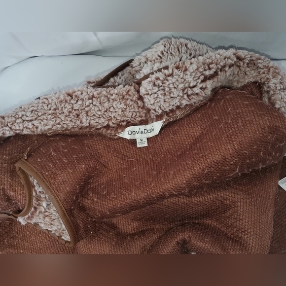 𝅺davi & Dani sherpa Fuzzy super soft Vest with Faux Leather Trim size Medium - Picture 8 of 10